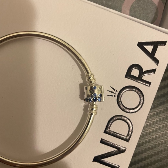 Pandora Sparkling Barrel Clasp Bangle - Picture 3 of 6